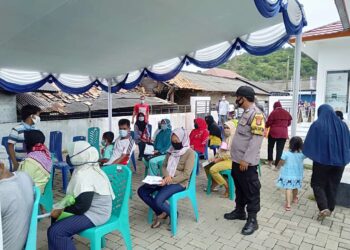 Personil Polsek Pulomerak, Amankan Pembagian BST