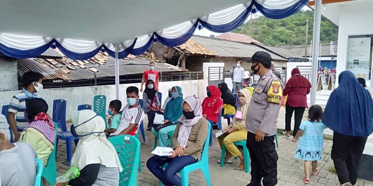Personil Polsek Pulomerak, Amankan Pembagian BST
