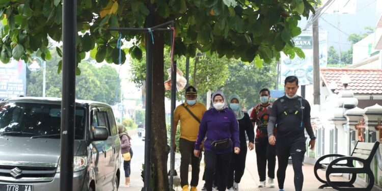 Usai Divaksin, Bupati Serang Merasa Sehat dan Olahraga Pagi