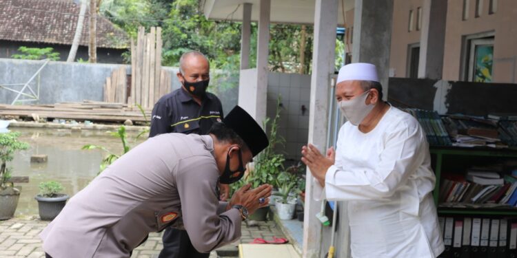Implementasi Comander Wish Kapolda Banten, Kabidhumas Sambangi Pondok Pesantren Al-Khoziny