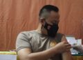 Personel Polres Cilegon Lakukan Vaksinasi