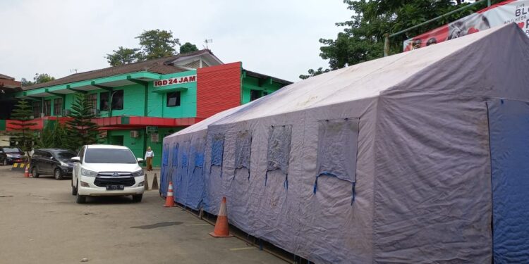 Pasien Virus Corona di RSDP Membludak