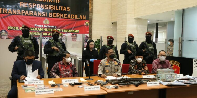 Dalam Waktu Yang Singkat Densus 88, Ringkus 53 Terduga Teroris di 11 Provinsi