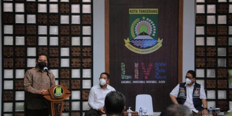 Pemkot Tangerang Terima Bantuan Tabung Oksigen dan Regulator dari Kadin Banten