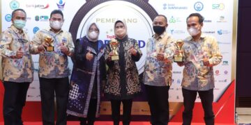 Bupati Serang dan BPR Serang Kembali Raih Top BUMD Award 2021
