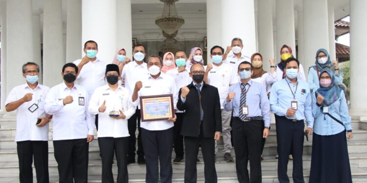 Pemkab Serang Terima Plakat WTP LKPD