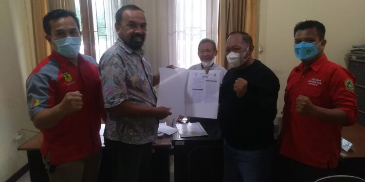 Edi Ariadi Ambil Berkas Pendaftaran Calon Ketum KONI Banten