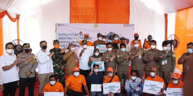 Distan Kabupaten Serang bersama Mentan RI Kucurkan Bantuan KUR Untuk 10 Petani di Kabupaten Serang