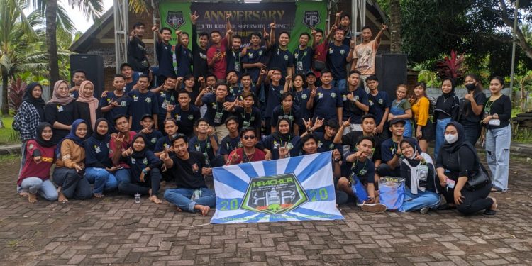 Anniversary Ke-1 Kracker Serang Rayakan Bersama Anak Yatim