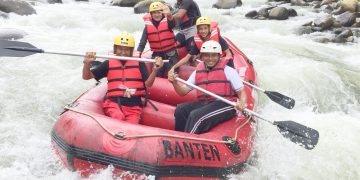Destinasi keindahan Arum jeram Sungai Ciberang