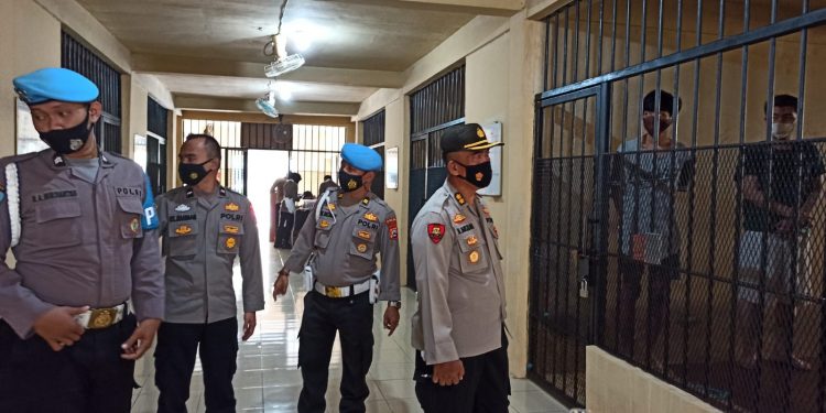 Perwira Pengawas Bidpropam Polda Banten Bersama Pamenwas Cek Tahanan Rutan Polda Banten