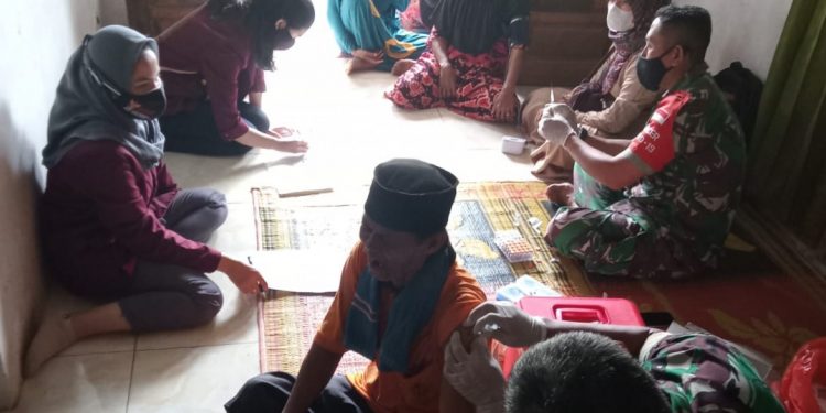 Kolaborasi Bersama TNI Polri, Vaksinasi di Kecamatan Cinangka Lebih dari 70 Persen