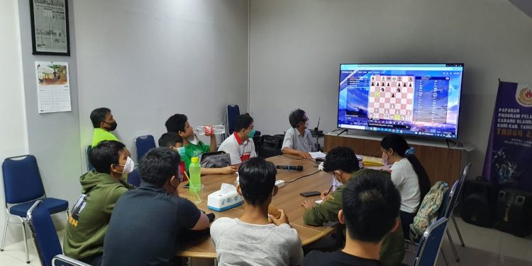 Catur Tempa Teknik dan Strategi dengan Simulasi