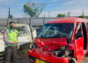 Angkot Tabrak Truk di Tol Tangerang – Merak, 14 Korban Luka Berat