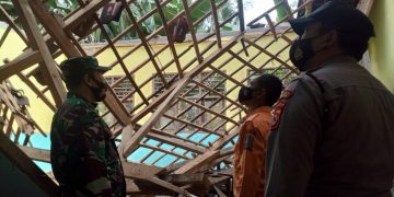 Cuaca Ekstrem di Kabupaten Serang, Sebuah Sekolah Ambruk