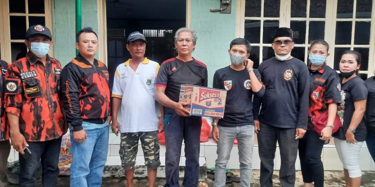 Peduli Korban Banjir, MPC Pemuda Pancasila Kota Serang Gelar Baksos