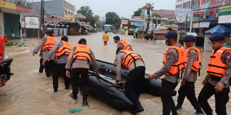 Banjir di Kota Serang, Polda Banten Gerak Cepat Evakuasi Masyarakat