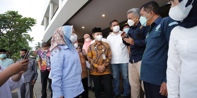 Bupati Serang Pastikan Anyer Aman Bagi Wisatawan