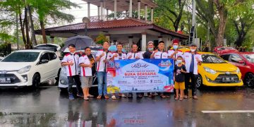 Galaci Chapter Banten Bagikan Takjil di Alun-alun Kota Serang
