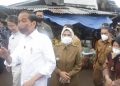 Jokowi Pantau Harga Minyak Goreng Curah di Pasar Baros