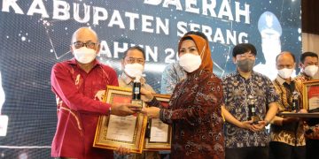 Pemkab Serang Berikan Penghargaan Para Wajib Pajak
