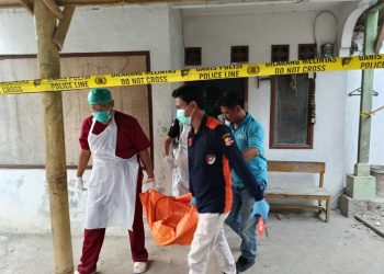 Tim Identifikasi Satreskrim Polres Serang Olah TKP dan Evakuasi Korban Gantung Diri