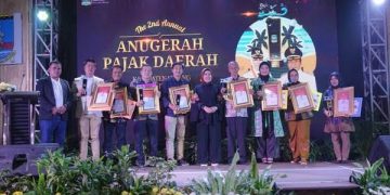 Pemkab Serang Melalui Bapenda Kab Serang Berikan Penghargaan ke Wajib Pajak Daerah