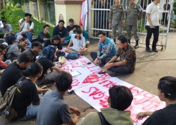 Mahasiswa Demo Dugaan Pungli dan Pengelolaan Parkir di Stadion MY