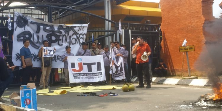 IJTI Banten Bersama Serikat Pers di Banten Turun Aksi Tolak RUU Penyiaran