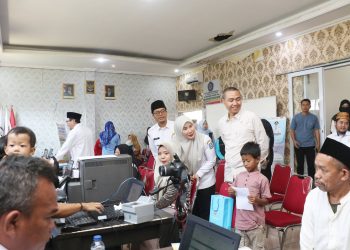 Warga Sindangheula Antusias Manfaatkan Layanan Adminduk Gratis Gebyar Dukcapil