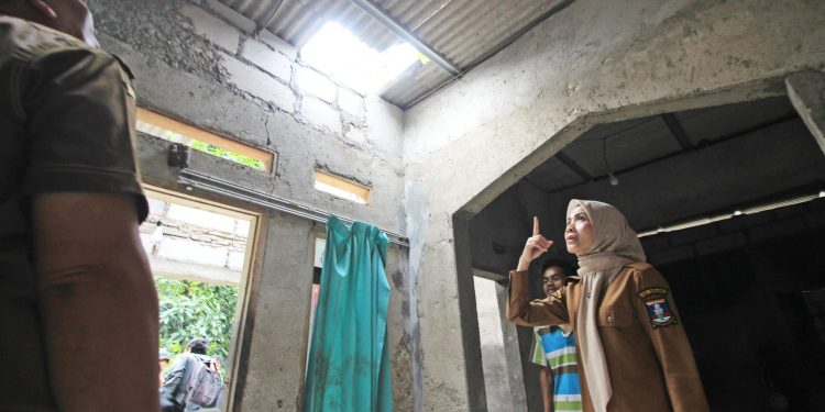 Bupati Serang Ratu Zakiyah Salurkan Bantuan untuk Korban Angin Puting Beliung di Kopo dan Jawilan