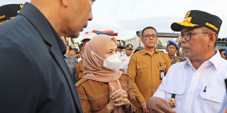 Bupati Serang Ratu Zakiyah Dampingi Gubernur dan Kapolda Sidak Truk ODOL di Bojonegara