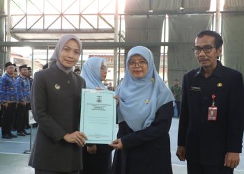 Sumpah CPNS jadi PNS, Bupati Serang Serahkan 283 SK Kepsek SD dan SMP